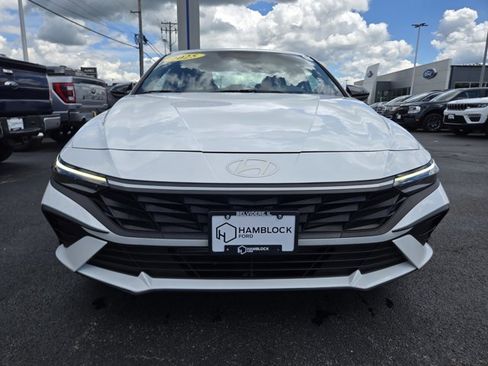 Used 2025 Hyundai Elantra Sport FWD image 39