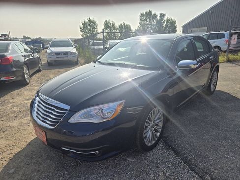 Used 2013 Chrysler 200 Limited FWD image 4