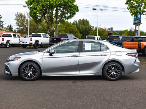 Used 2024 Toyota Camry SE FWD image 12