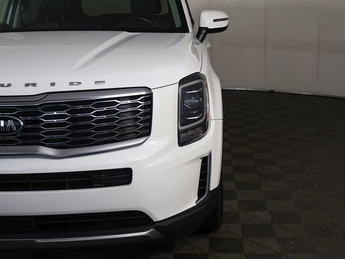 Used 2020 Kia Telluride EX w/ EX Premium Package image 18