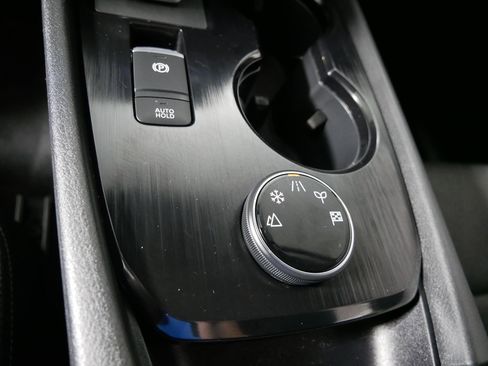 Used 2025 Nissan Rogue SV AWD/4WD image 29