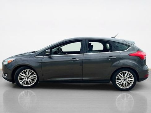 Used 2016 Ford Focus Titanium w/ Titanium Technology Package FWD image 5
