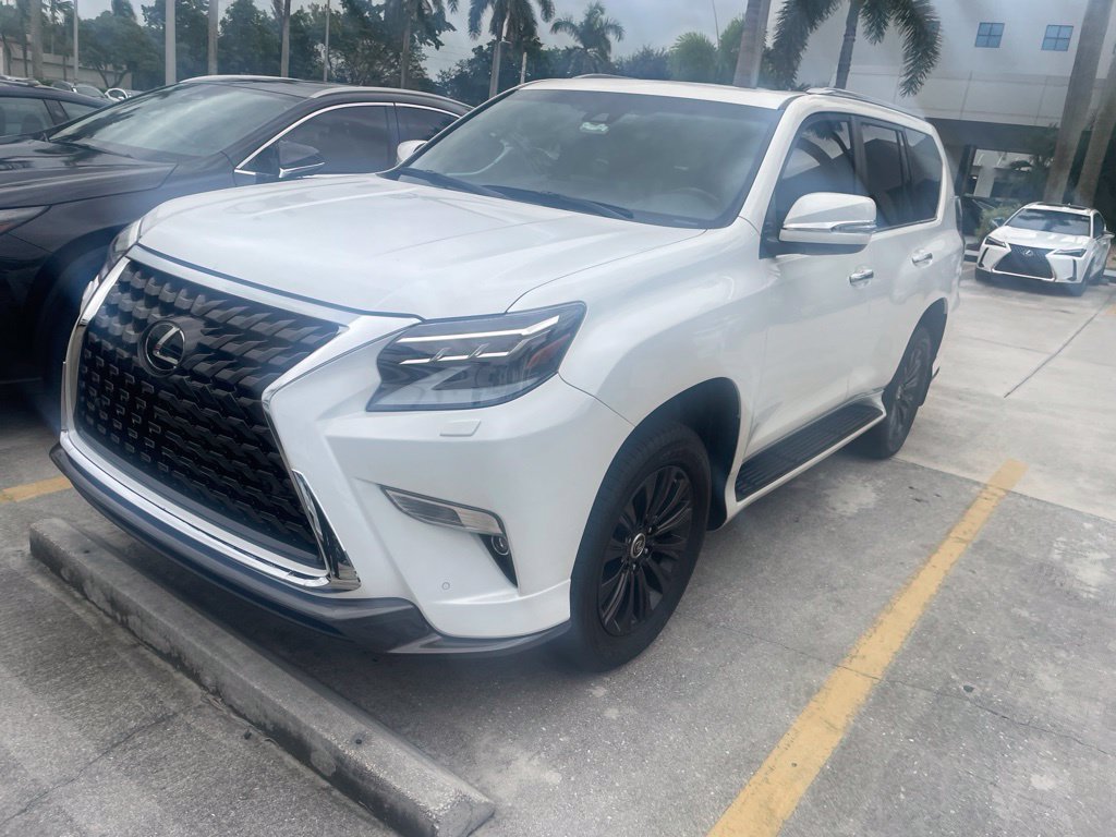 Used 2023 Lexus GX 460 Premium w/ Accessory Package AWD/4WD image 6
