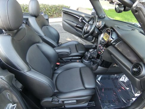 Used 2018 MINI Cooper S w/ Premium Package image 26