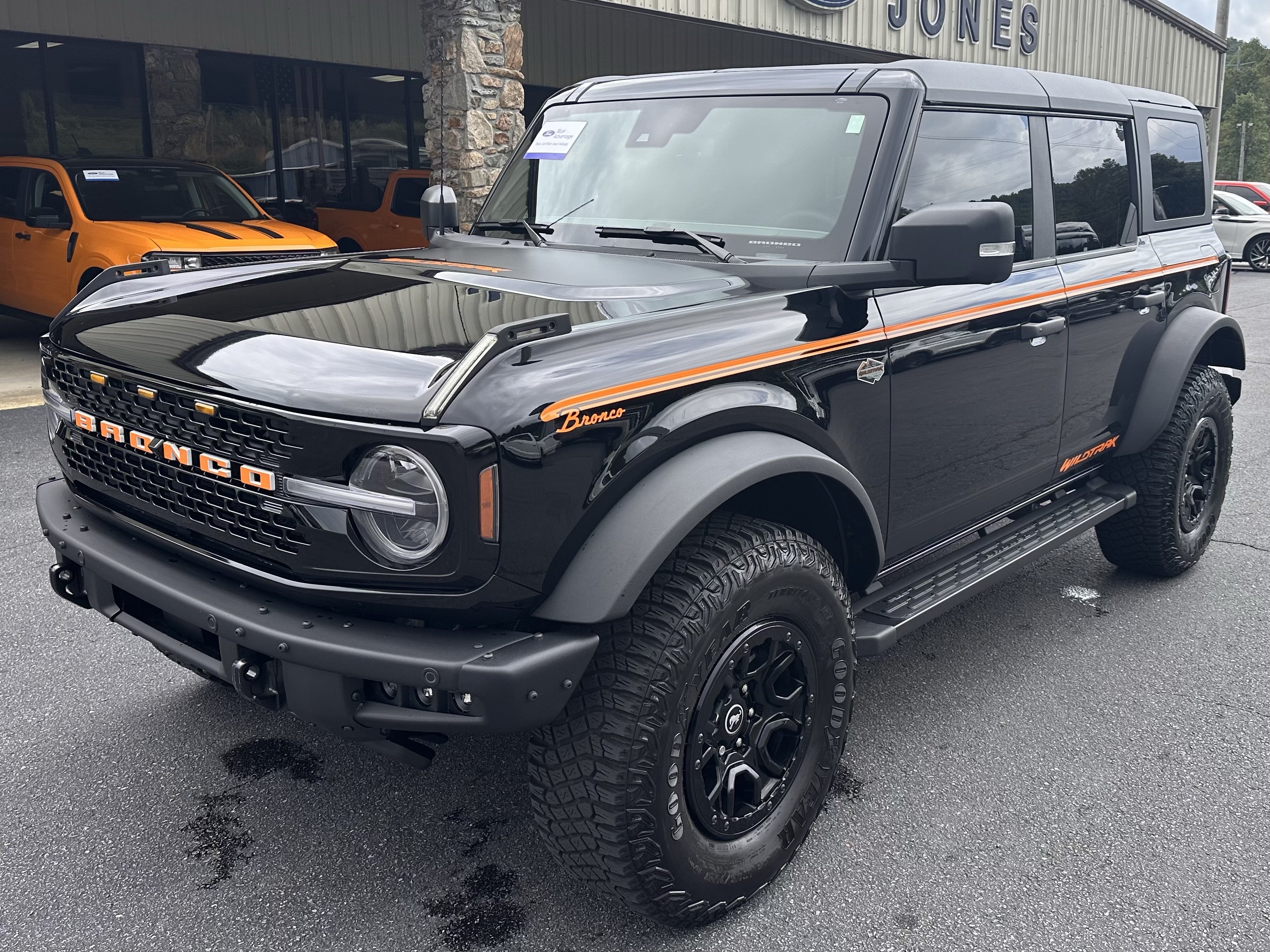 Certified 2024 Ford Bronco Wildtrak AWD/4WD image 2
