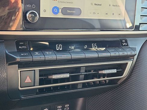 Used 2025 Toyota Camry SE image 15