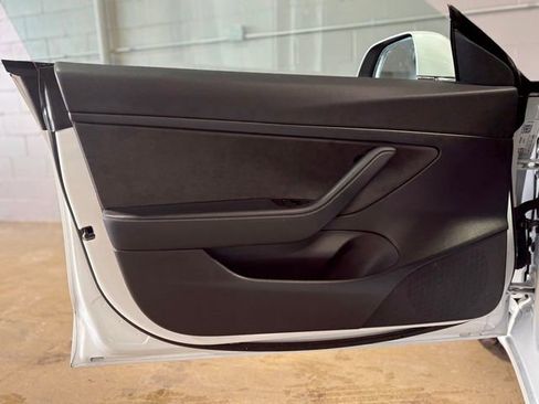 Used 2020 Tesla Model 3 Standard Range Plus image 18