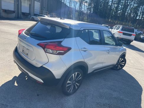 Used 2019 Nissan Kicks SR w/ SR Premium Package image 10