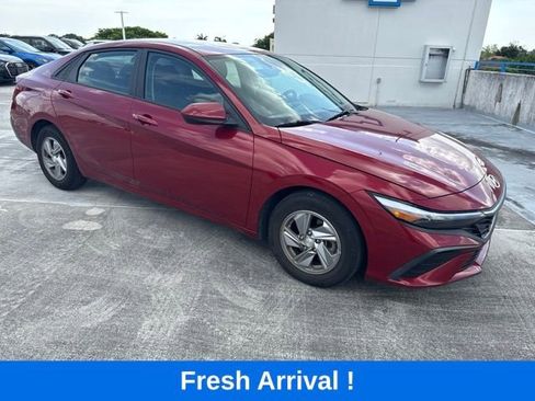 Used 2024 Hyundai Elantra SE FWD image 12