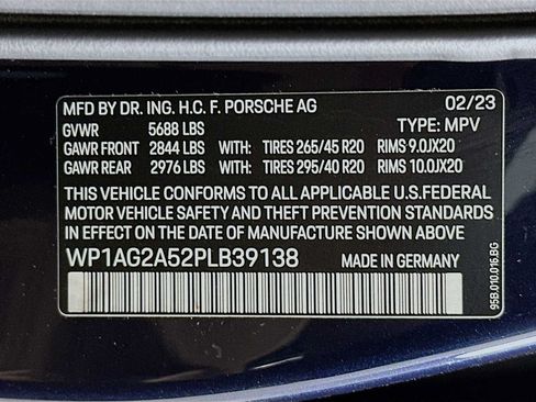 Certified 2023 Porsche Macan S AWD/4WD image 33