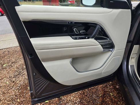 Used 2023 Land Rover Range Rover SE image 23