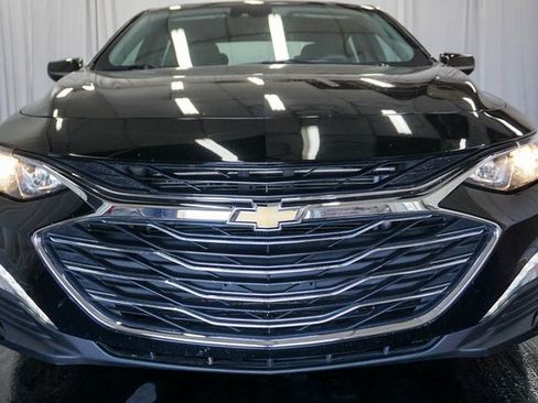 Used 2023 Chevrolet Malibu LT image 3
