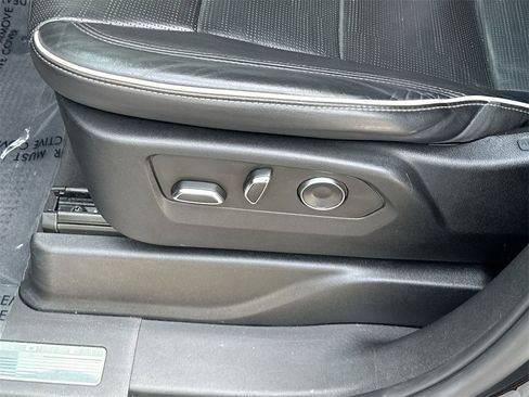 Used 2023 Cadillac Escalade ESV Premium Luxury image 14