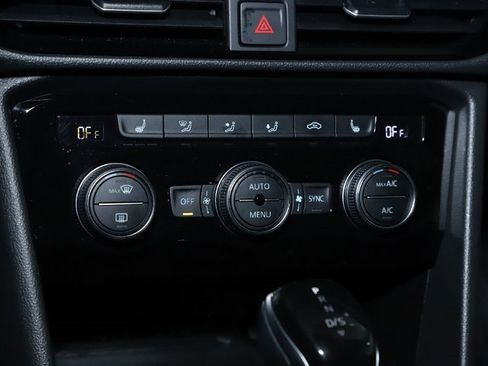 Used 2024 Volkswagen Taos SE image 28