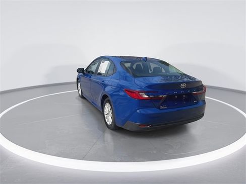 Used 2025 Toyota Camry LE image 7