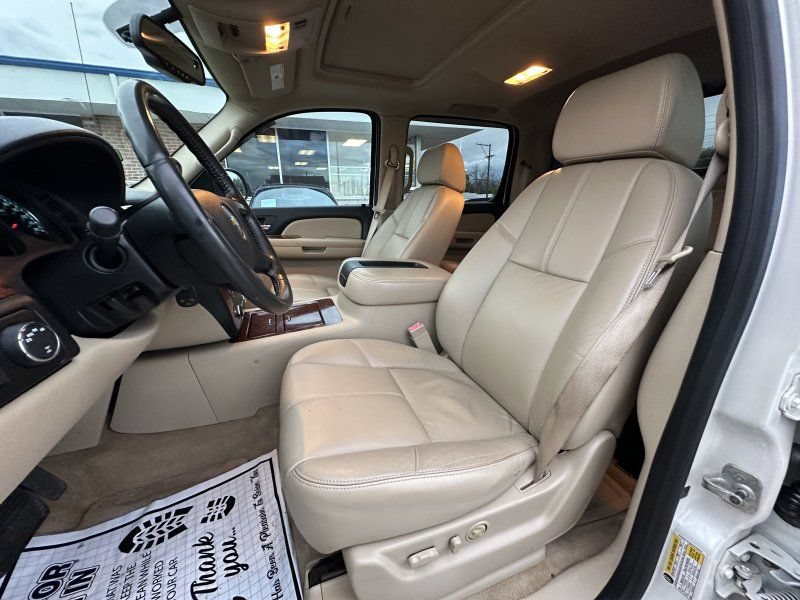 Used 2008 Chevrolet Avalanche LTZ w/ LTZ Preferred Equipment Group AWD/4WD image 14