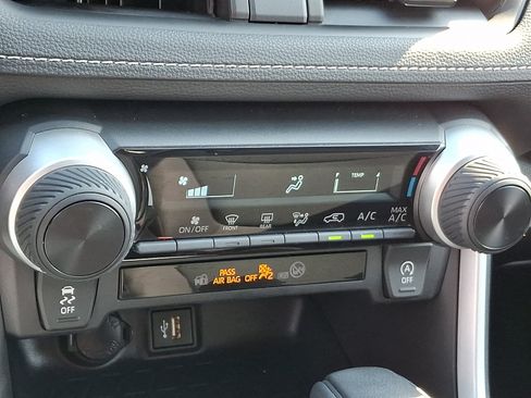 Used 2024 Toyota RAV4 LE AWD/4WD image 19