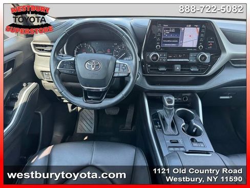 Used 2021 Toyota Highlander XLE AWD/4WD image 17