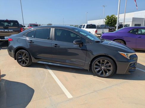 Used 2023 Toyota Corolla SE image 2