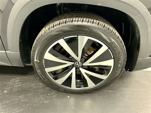 Certified 2023 Volkswagen Taos SE image 11