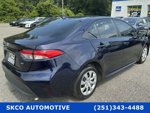Used 2024 Toyota Corolla LE FWD image 5