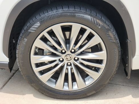 Used 2021 Toyota Highlander Platinum AWD/4WD image 14