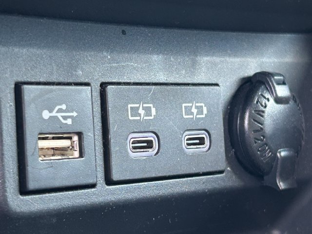Used 2024 Toyota Highlander XLE FWD image 17