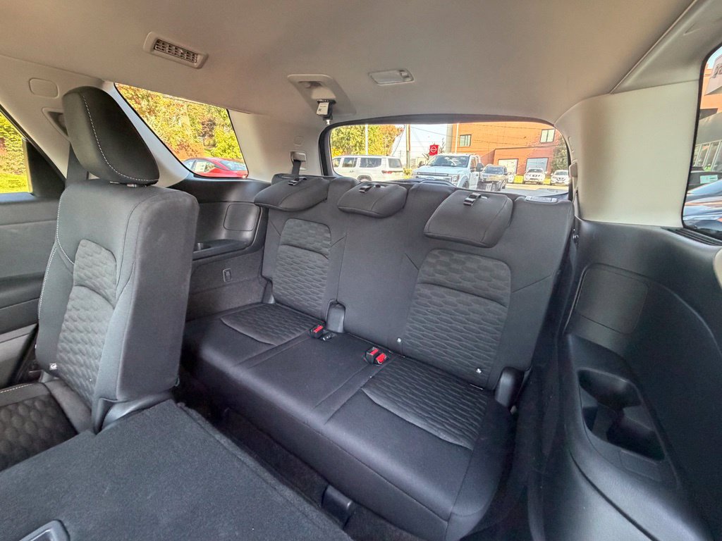 Certified 2023 Nissan Pathfinder SV w/ Black Appearance Package AWD/4WD image 4