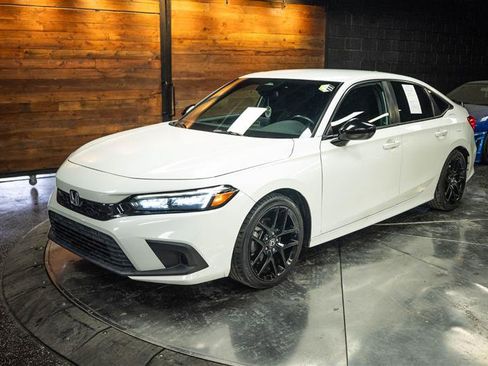 Used 2022 Honda Civic Sport image 2
