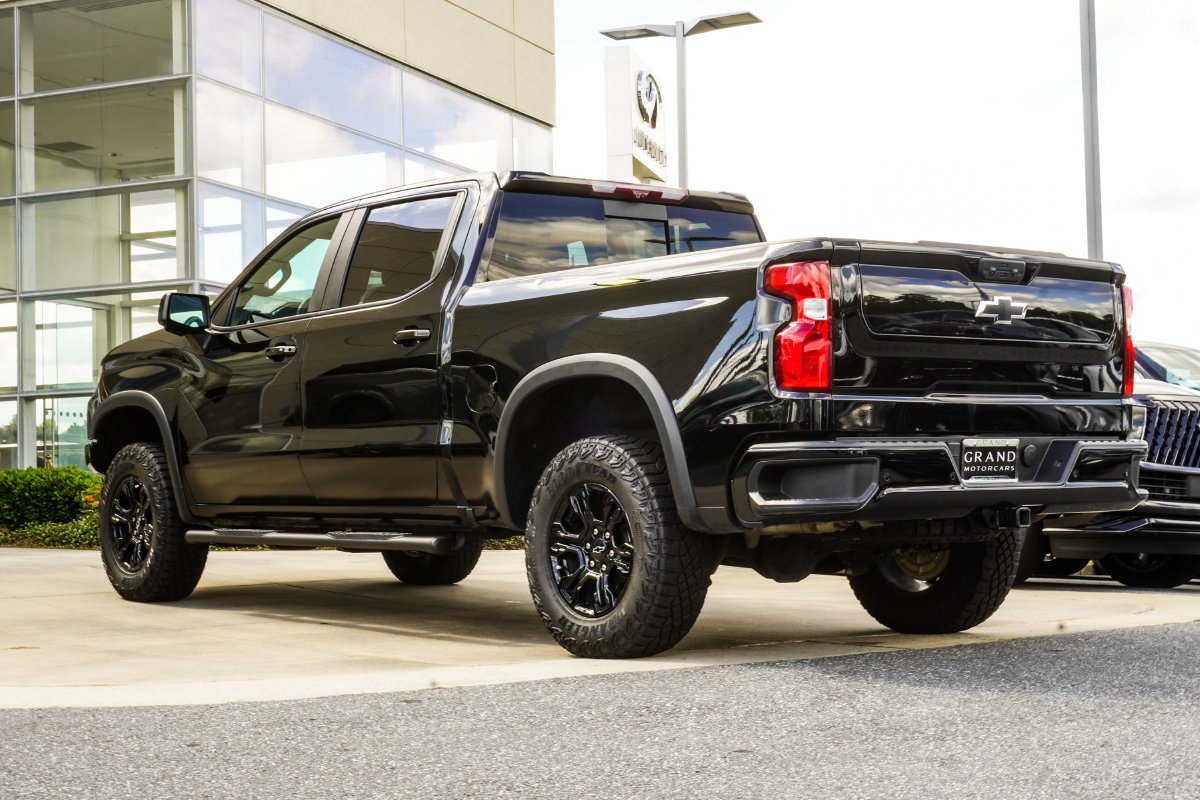 Used 2024 Chevrolet Silverado 1500 ZR2 w/ Technology Package AWD/4WD image 11