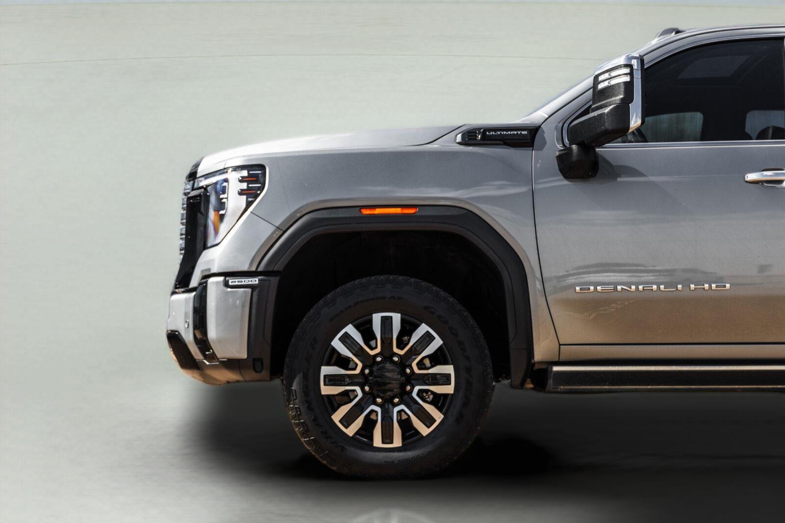 Used 2025 GMC Sierra 2500 Denali Ultimate w/ Max Trailering Package AWD/4WD image 7