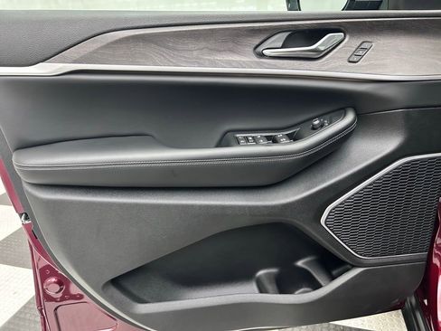 New 2026 Jeep Grand Cherokee L Limited AWD/4WD image 10