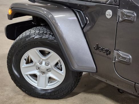 Used 2021 Jeep Gladiator Sport image 23