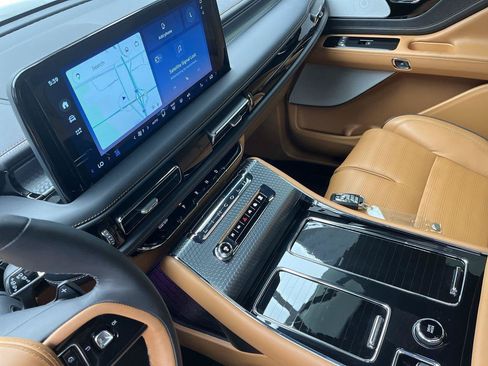 Used 2025 Lincoln Aviator Black Label w/ Jet Appearance Package AWD/4WD image 20