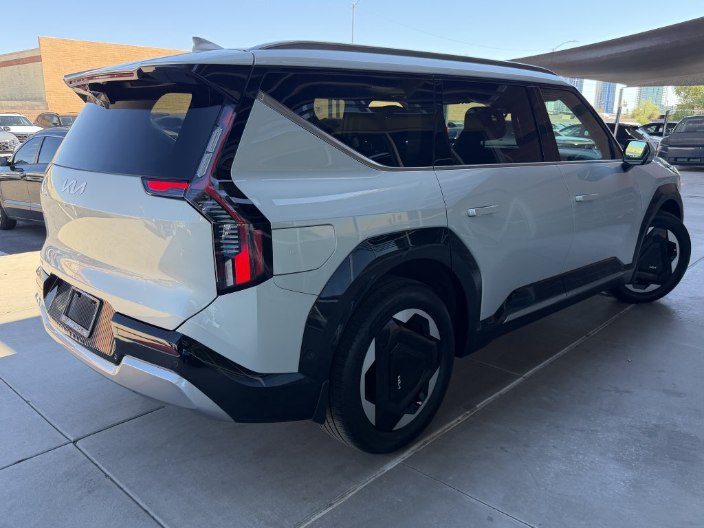 Used 2024 Kia EV9 Land AWD/4WD image 4