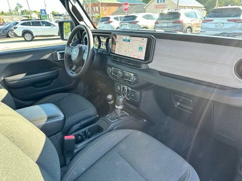 Used 2024 Jeep Wrangler Unlimited AWD/4WD image 24