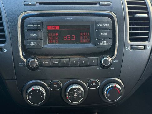 Used 2017 Kia Forte LX image 24