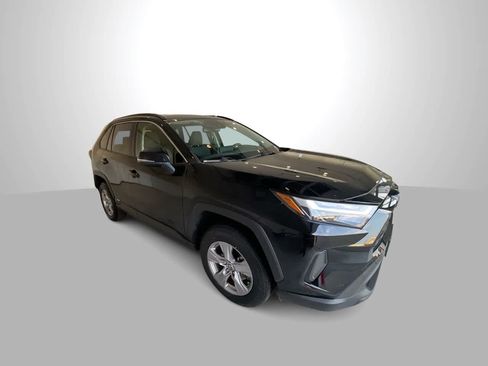 Used 2025 Toyota RAV4 XLE AWD/4WD image 2