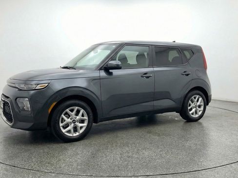 Used 2025 Kia Soul LX w/ LX Technology Package FWD image 3