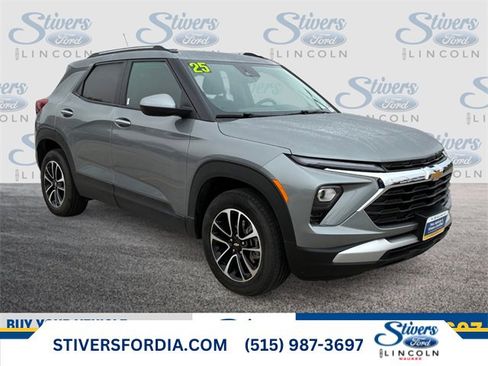 Used 2025 Chevrolet TrailBlazer LT image 1