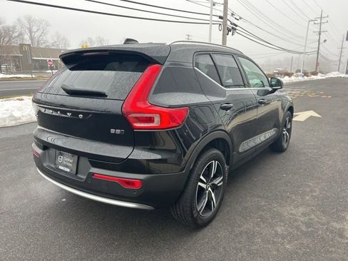 Certified 2025 Volvo XC40 B5 Core image 5