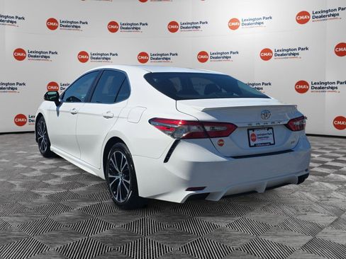 Used 2018 Toyota Camry SE w/ Moonroof Package FWD image 5