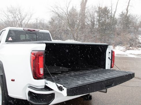 Used 2022 GMC Sierra 3500 Denali w/ Denali Ultimate Package image 16