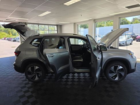 New 2026 Volkswagen Taos SE AWD/4WD image 15