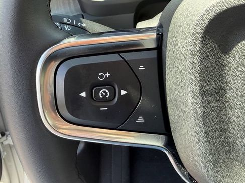 Certified 2024 Volvo XC40 B5 Ultimate w/ Protection Package Premier AWD/4WD image 27