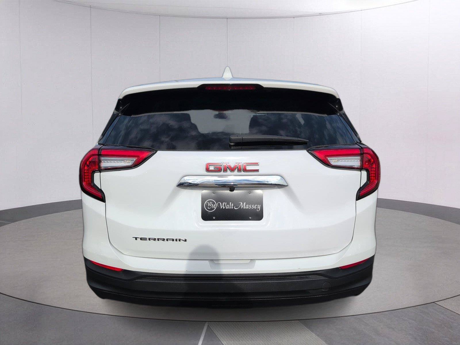 Used 2024 GMC Terrain SLE FWD image 4