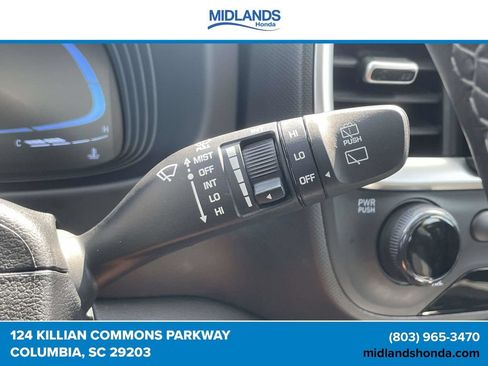 Used 2025 Hyundai Venue SEL FWD image 23