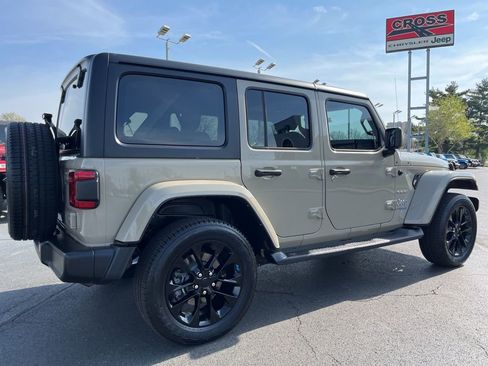 Used 2022 Jeep Wrangler Unlimited Sahara w/ Cold Weather Group AWD/4WD image 45