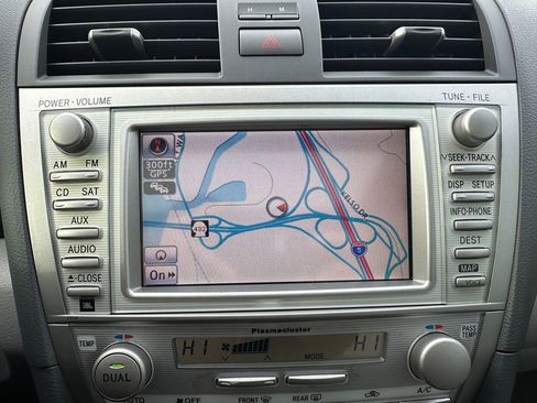 Used 2011 Toyota Camry XLE image 16