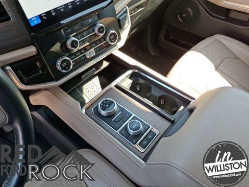 Used 2024 Ford Expedition Limited AWD/4WD image 15